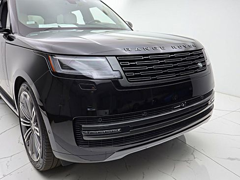 Used 2025 Land Rover Range Rover SE AWD/4WD image 19