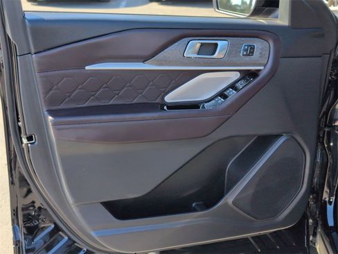 Used 2025 Ford Explorer Platinum w/ LUX Leather Package image 11