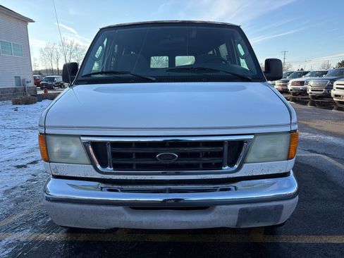 Used 2003 Ford E-350 and Econoline 350 Club Wagon image 3