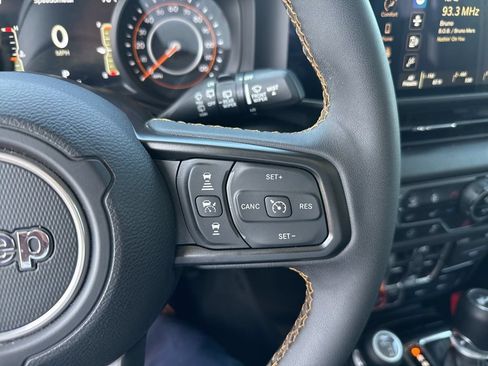 Used 2024 Jeep Wrangler Unlimited Sport AWD/4WD image 21