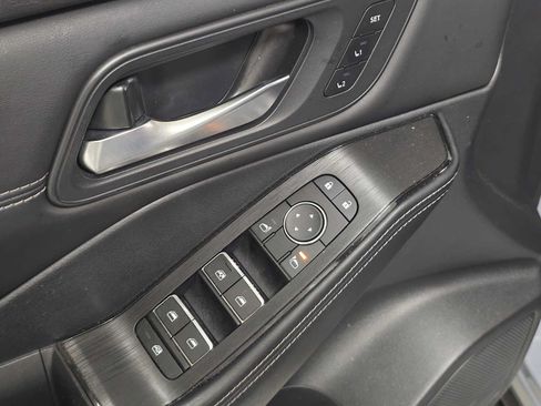 Used 2024 Nissan Rogue SL w/ SL Premium Package FWD image 22