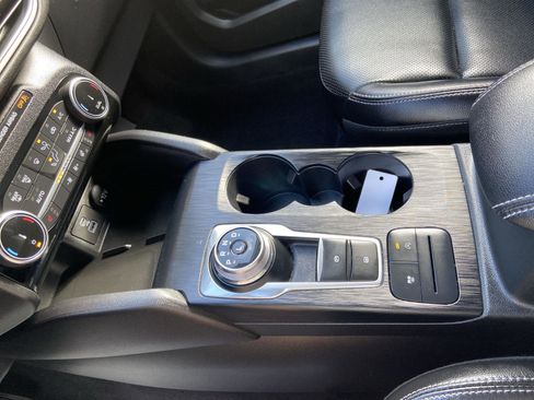 Used 2022 Ford Escape SEL w/ Technology Package image 8