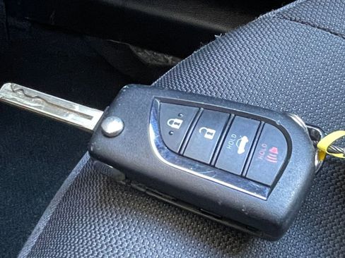 Used 2025 Toyota Corolla LE image 21