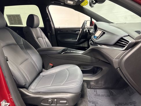 Used 2023 Buick Enclave Essence image 10