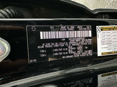 Used 2025 Toyota 4Runner SR5 AWD/4WD image 31
