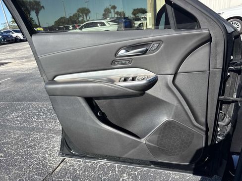 Used 2021 Cadillac XT4 Premium Luxury w/ Enhanced Visibility Package image 18