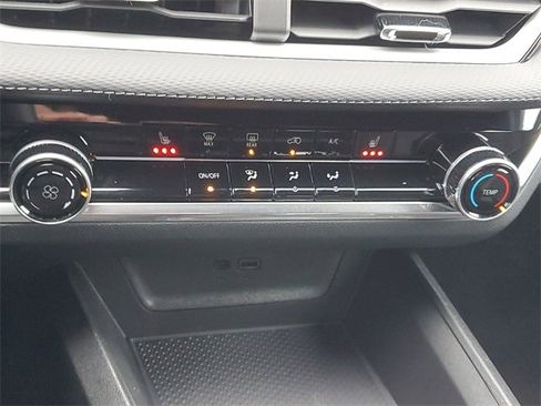 Certified 2025 Chevrolet Equinox LT image 28