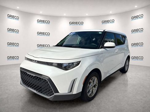 Used 2025 Kia Soul LX w/ LX Technology Package FWD image 5