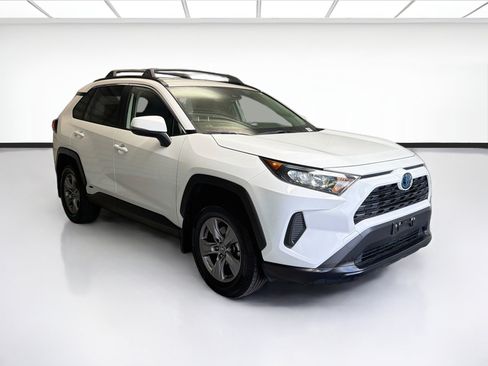 Used 2022 Toyota RAV4 LE AWD/4WD image 3