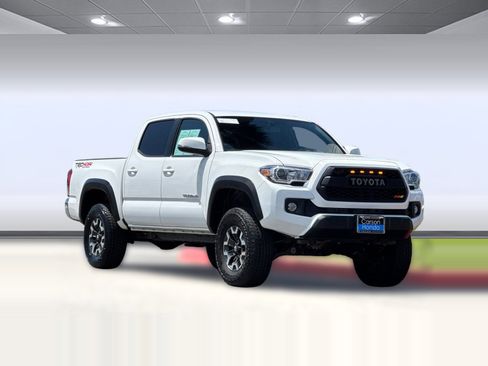 Used 2017 Toyota Tacoma TRD Off-Road w/ Tow Package (A/T) AWD/4WD image 6