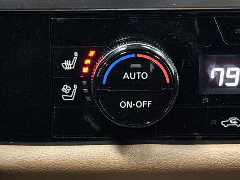 Used 2024 Nissan Pathfinder Platinum w/ Cargo Package image 8