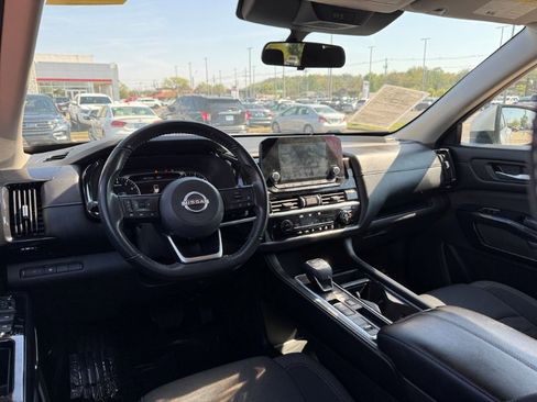 Used 2022 Nissan Pathfinder SV FWD image 17