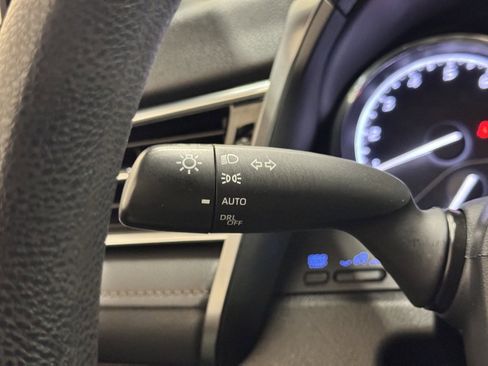 Used 2018 Toyota Camry L image 20