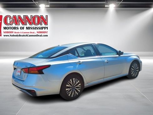 Used 2024 Nissan Altima 2.5 SV image 5