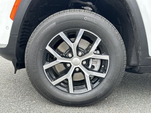 New 2025 Jeep Grand Cherokee L Limited image 10