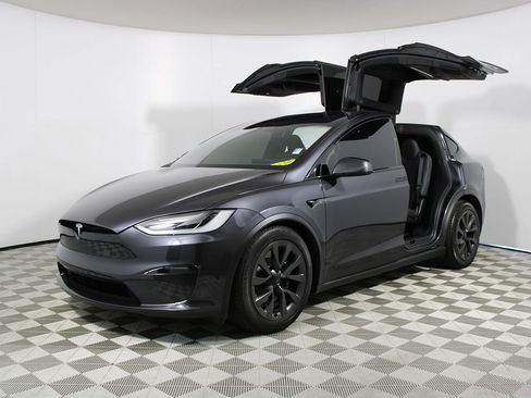 Used 2024 Tesla Model X image 25