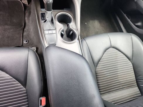 Used 2023 Toyota Camry SE FWD image 11