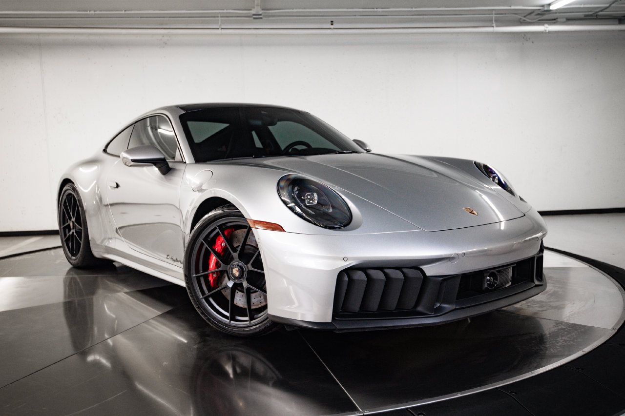 Certified 2025 Porsche 911 Carrera GTS RWD image 9