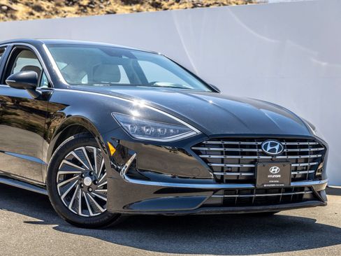Used 2021 Hyundai Sonata Limited w/ Cargo Package FWD image 7
