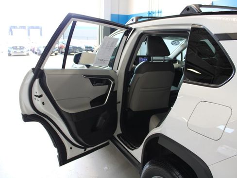Used 2022 Toyota RAV4 XLE w/ Convenience Package AWD/4WD image 16
