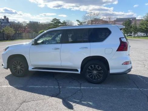 Used 2022 Lexus GX 460 Luxury w/ Sport Design Package AWD/4WD image 46