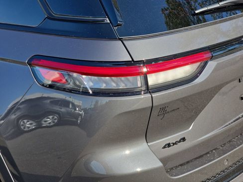 Used 2025 Jeep Grand Cherokee Summit w/ Obsidian Package image 42