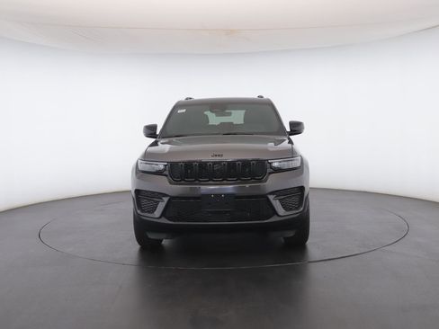 New 2025 Jeep Grand Cherokee Altitude image 38