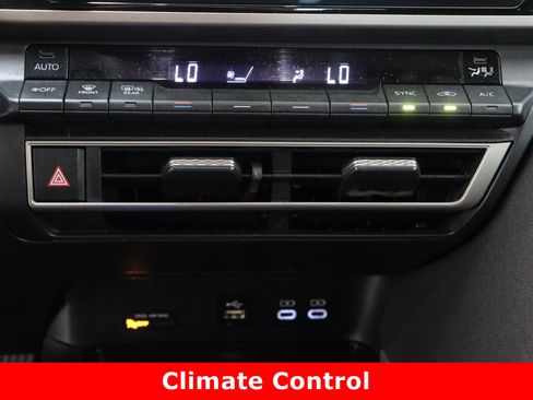 Used 2025 Toyota Camry LE FWD image 18