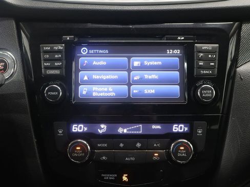 Used 2015 Nissan Rogue SL image 25