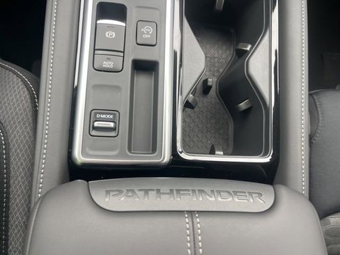 New 2025 Nissan Pathfinder SV image 18