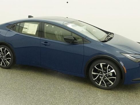 New 2026 Toyota Prius Plug-In Hybrid FWD image 12