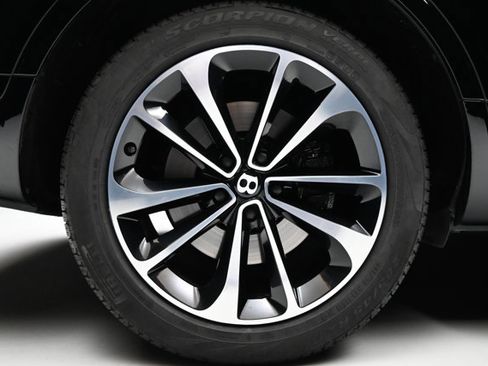 Used 2019 Bentley Bentayga image 42