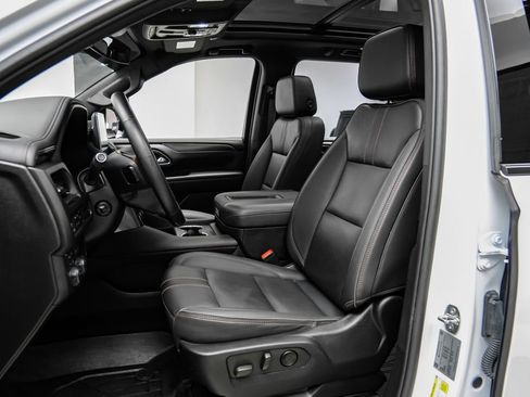 Used 2024 Chevrolet Suburban RST w/ Luxury Package AWD/4WD image 43
