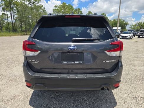 Used 2022 Subaru Forester Premium AWD/4WD image 5