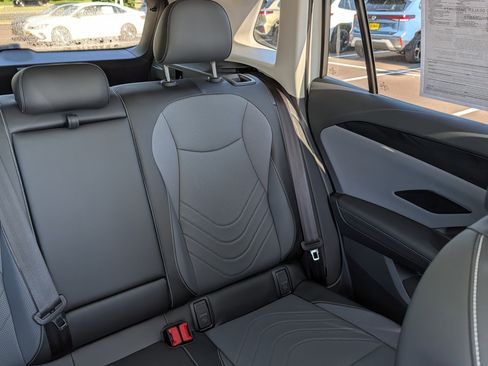 Certified 2025 Volkswagen Tiguan SE AWD/4WD image 14