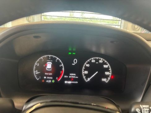 Used 2025 Honda HR-V Sport image 35