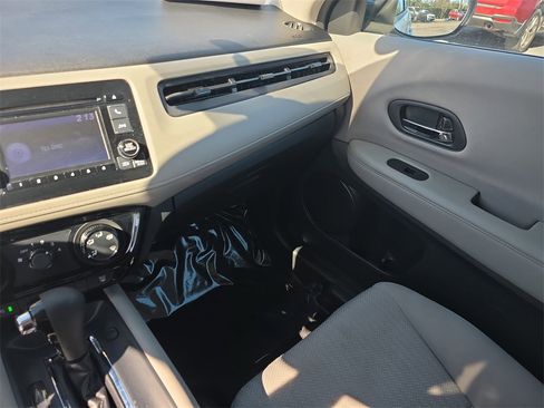 Used 2017 Honda HR-V LX image 29