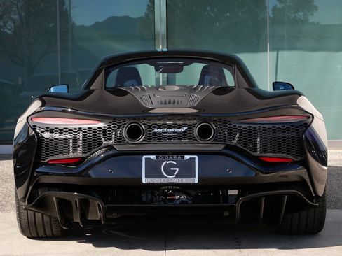 Used 2024 McLaren Artura image 5