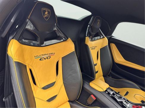 Used 2020 Lamborghini Huracan EVO RWD image 29