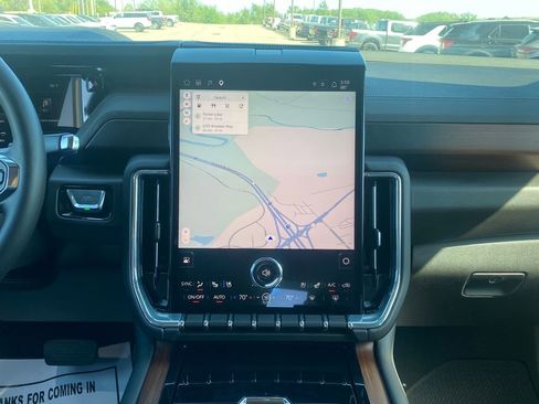 Used 2025 GMC Yukon Denali w/ Sun & Power Step Package image 27