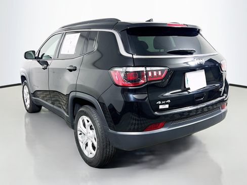 Used 2024 Jeep Compass Latitude AWD/4WD image 8