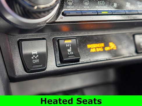 Used 2021 Toyota RAV4 XLE Premium image 25