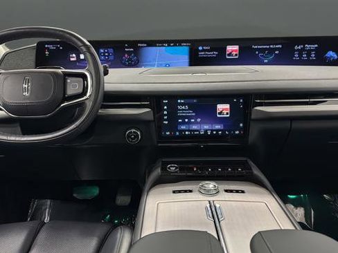 Used 2025 Lincoln Navigator Reserve AWD/4WD image 10