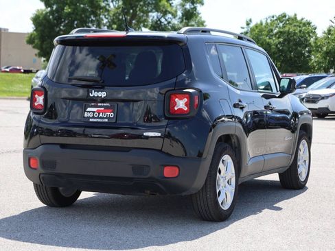Used 2017 Jeep Renegade Latitude FWD image 9