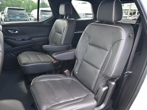 Used 2023 Chevrolet Traverse Premier FWD image 32