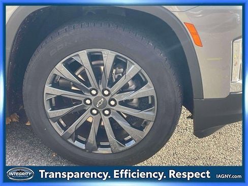Used 2023 Chevrolet Traverse RS image 9