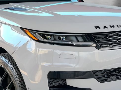 Used 2023 Land Rover Range Rover Sport SE image 6