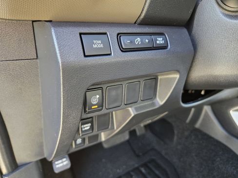 Used 2022 Nissan Frontier SV w/ Technology Package RWD image 15