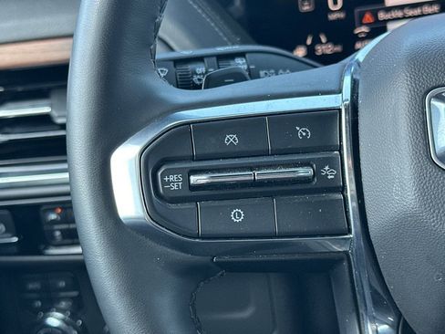 Used 2025 GMC Yukon Denali AWD/4WD image 34