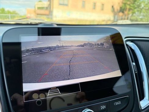 Used 2021 Chevrolet Malibu LT FWD image 25